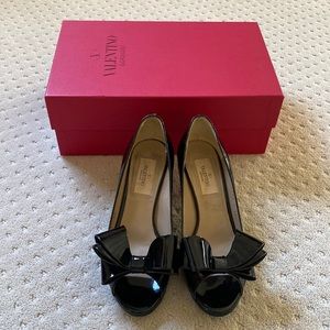 Valentino black patent leather pumps, size 35
